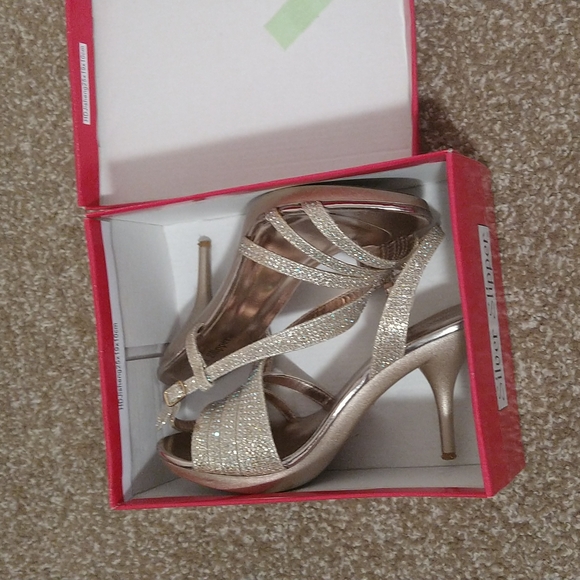 Silver slipper, Gold sparkling 2 in heals - Picture 8 of 9